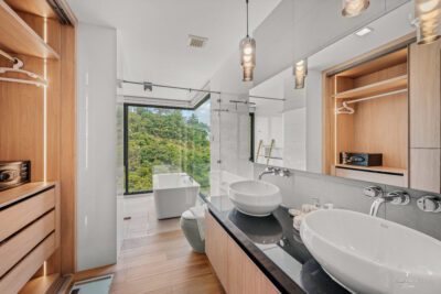 Bedroom 1 villa yoco bathroom area