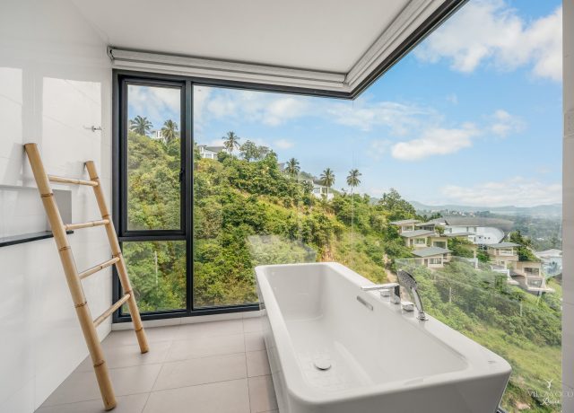 Bedroom 1 Villa Yoco jacuzzi area