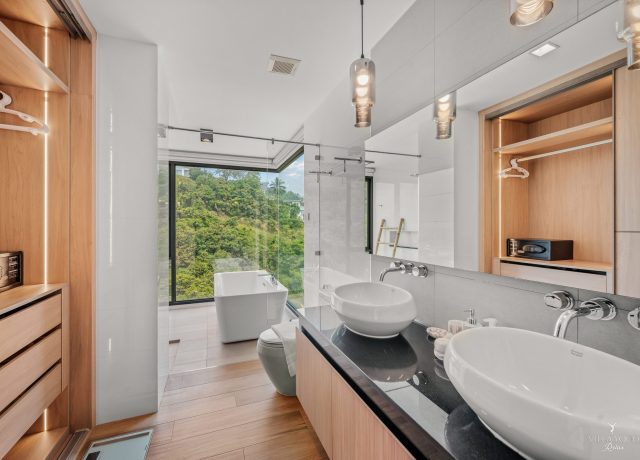 Bedroom 1 villa yoco bathroom area