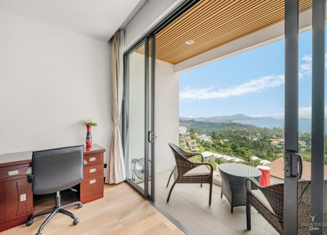 Bedroom 3 workign area and balcony