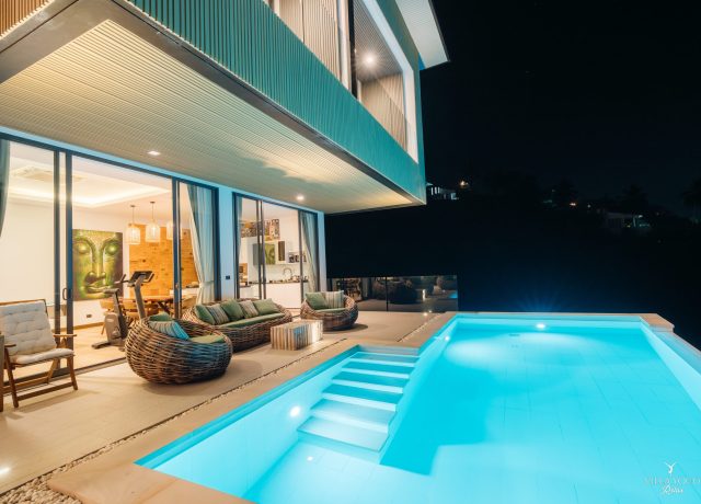 Swimming pool night view villa yoco 1